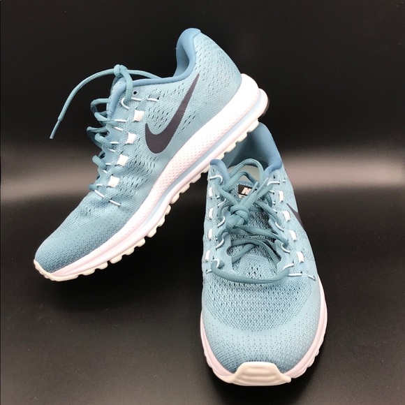 Nike Shoes - Nike Womens Vomero 12